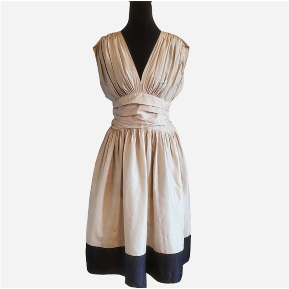 BCBGMaxAzria Dresses & Skirts - BCBG Maxazria Silk Pleated Semi formal Dress Cocktail Size 6 Old Hollywood Chic